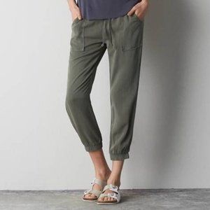 American Eagle Lightweight Jogger Pant Olive S